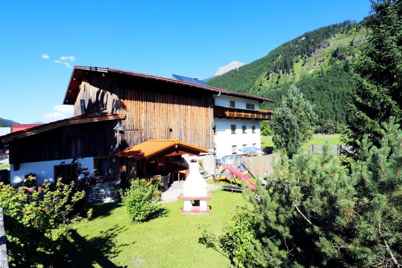 Familien Gruppenunterkunft 2 Ferienwohnungen als Ferienhaus zusammengefasst Häselgehr Exterior foto